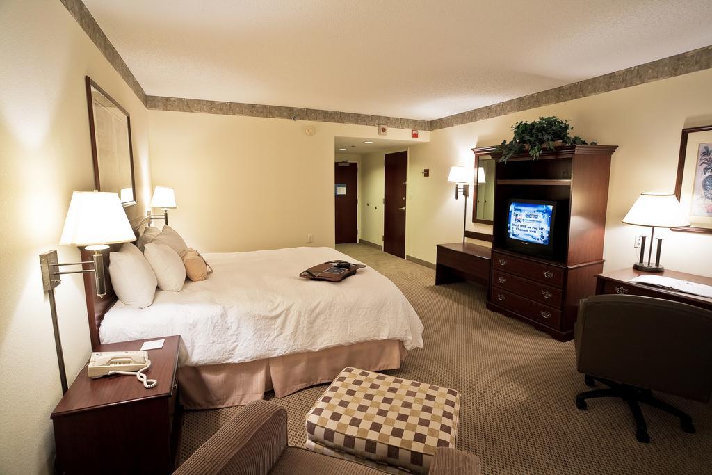 Hampton Inn & Suites Charlotte Arrowood Rd Екстериор снимка