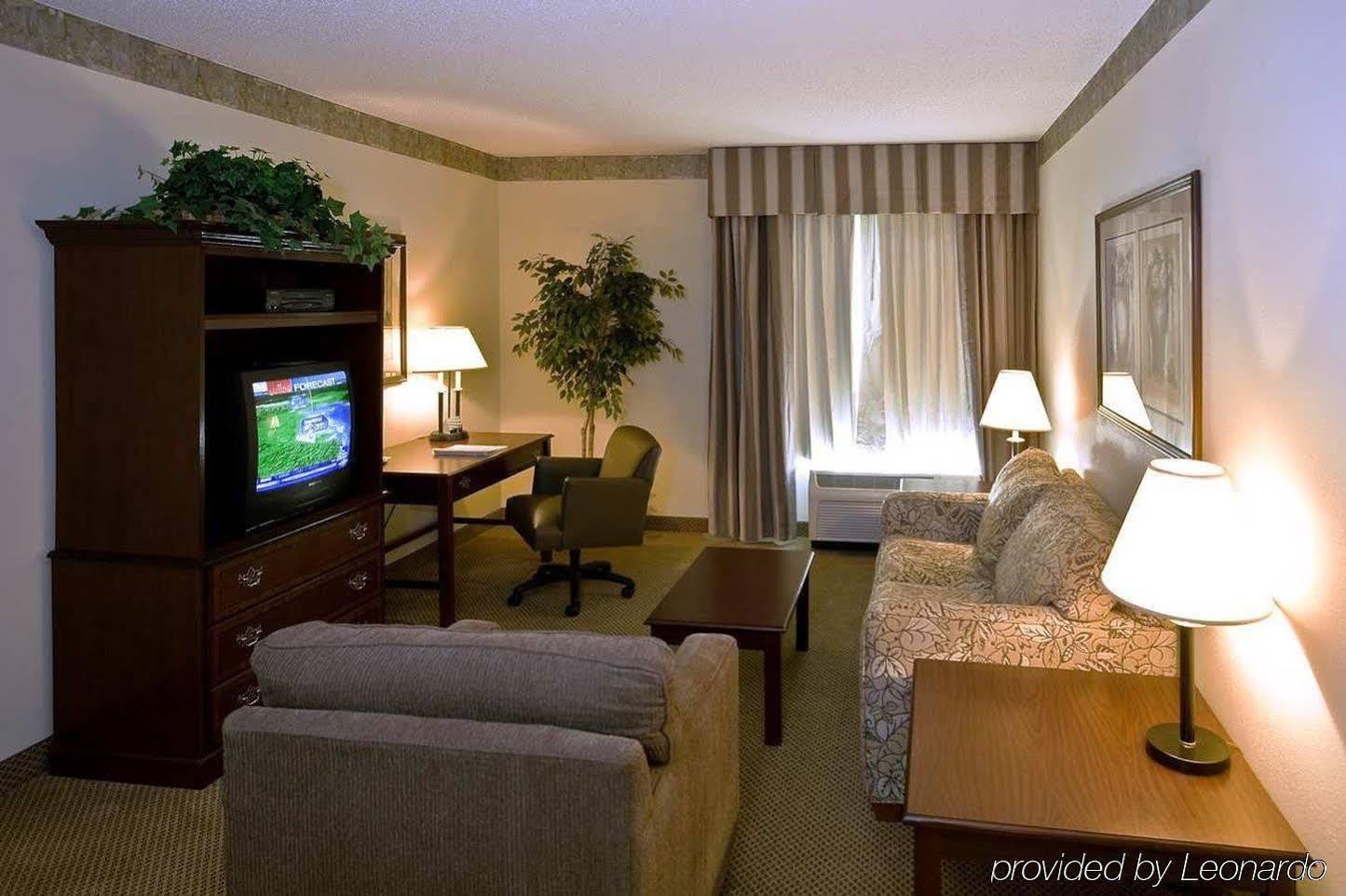 Hampton Inn & Suites Charlotte Arrowood Rd Екстериор снимка