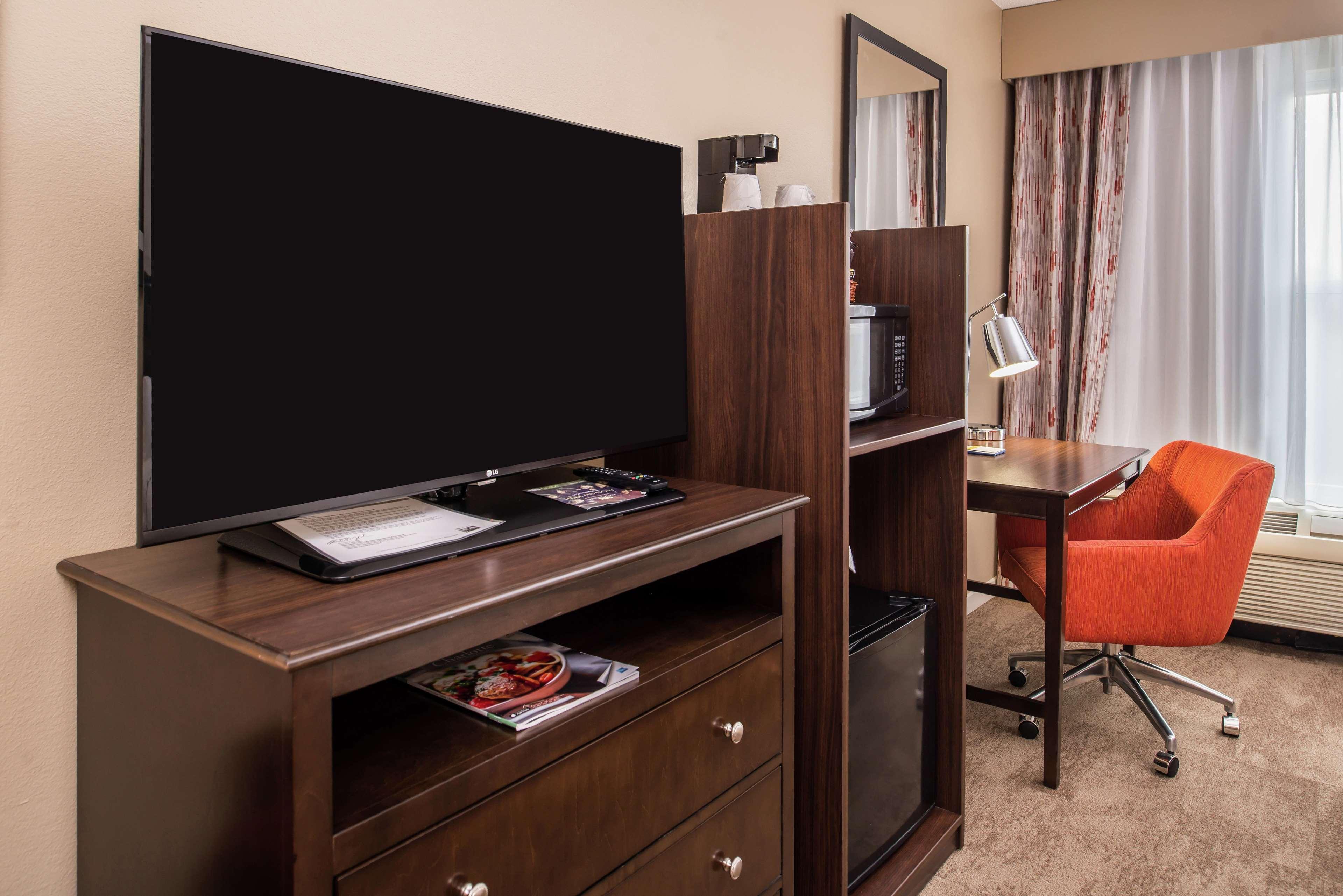 Hampton Inn & Suites Charlotte Arrowood Rd Екстериор снимка
