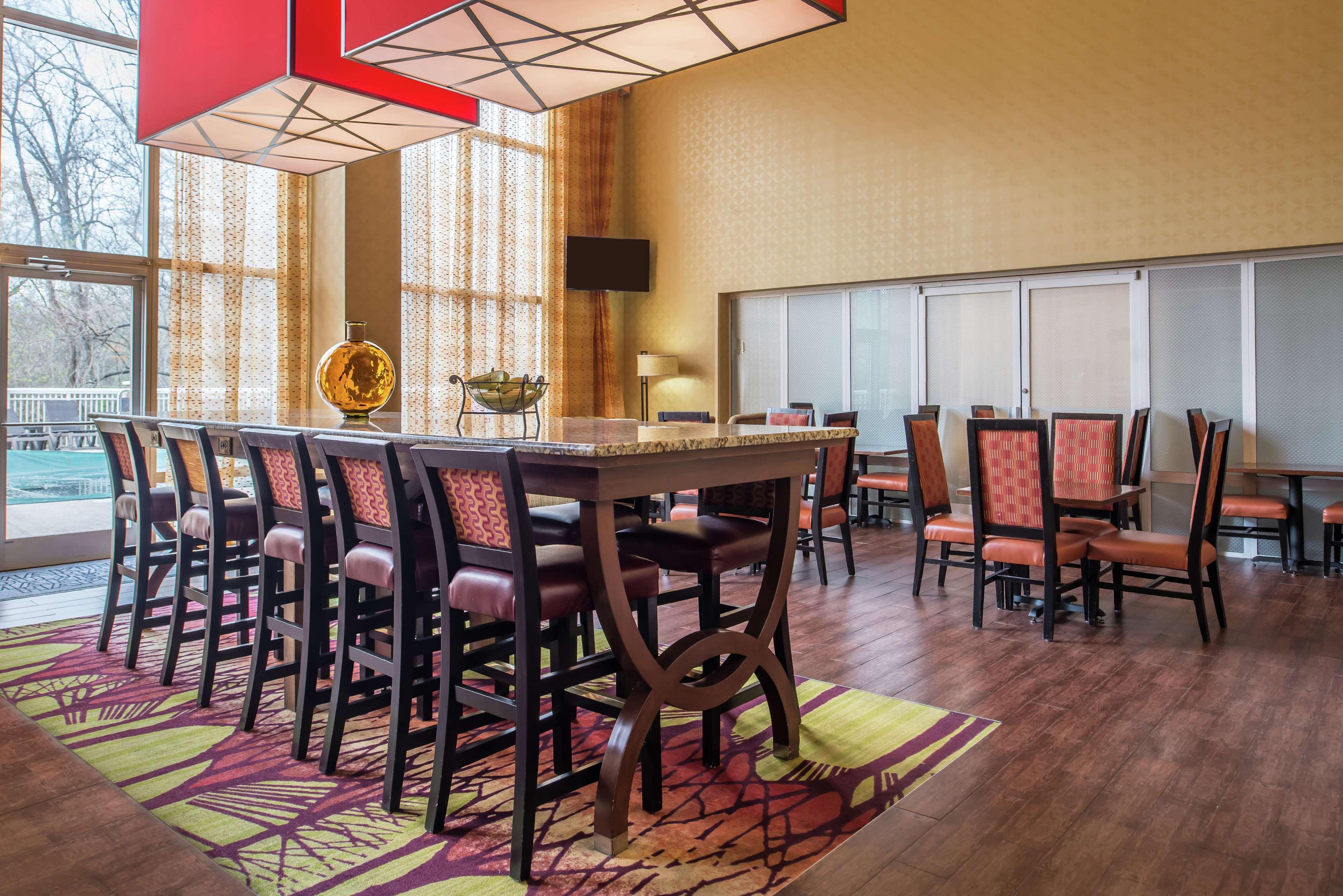 Hampton Inn & Suites Charlotte Arrowood Rd Екстериор снимка