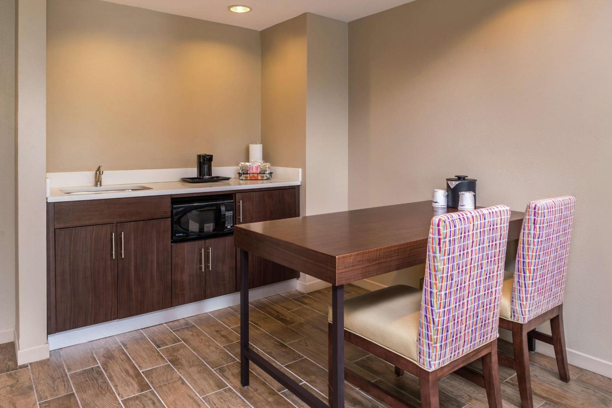 Hampton Inn & Suites Charlotte Arrowood Rd Екстериор снимка