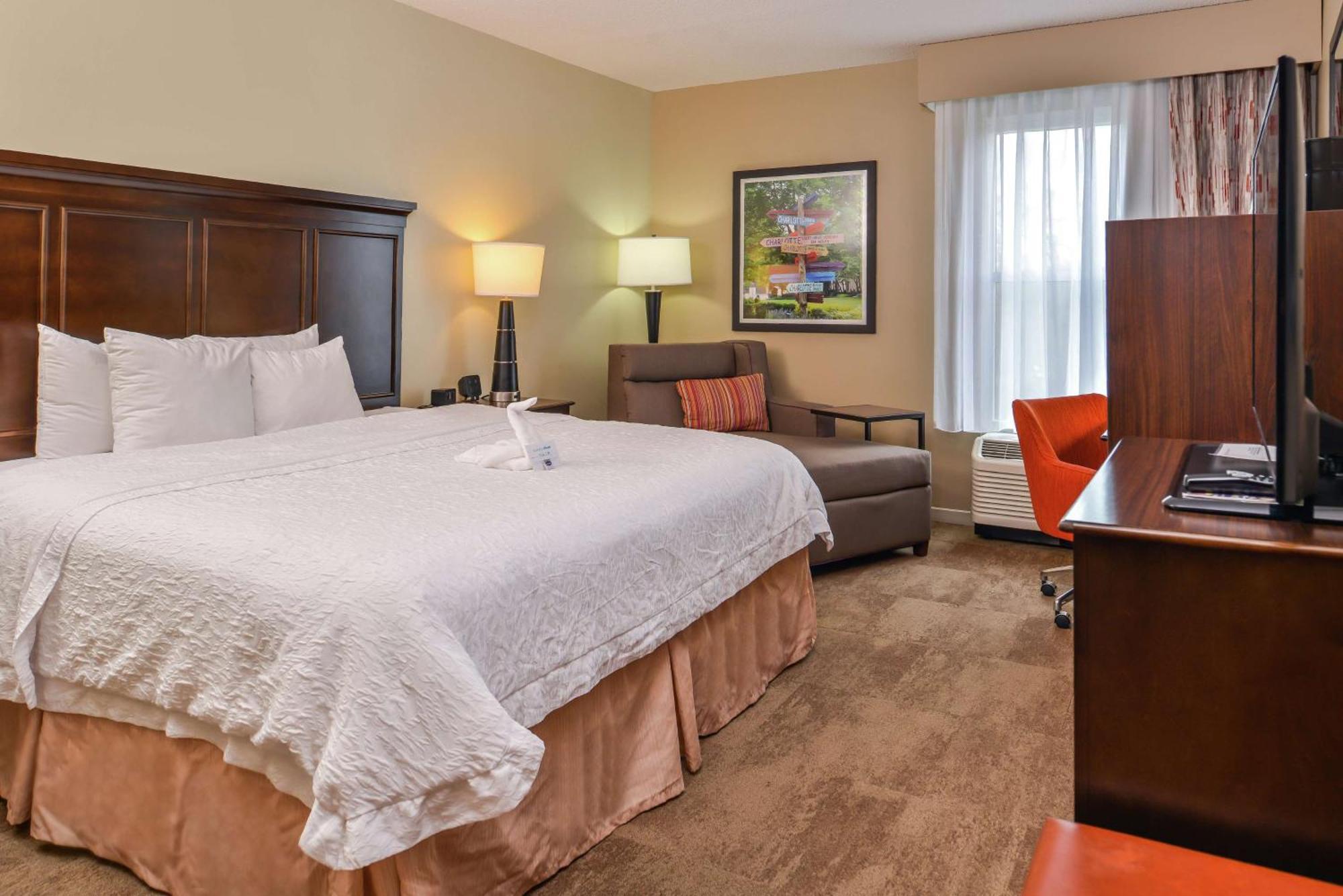 Hampton Inn & Suites Charlotte Arrowood Rd Екстериор снимка