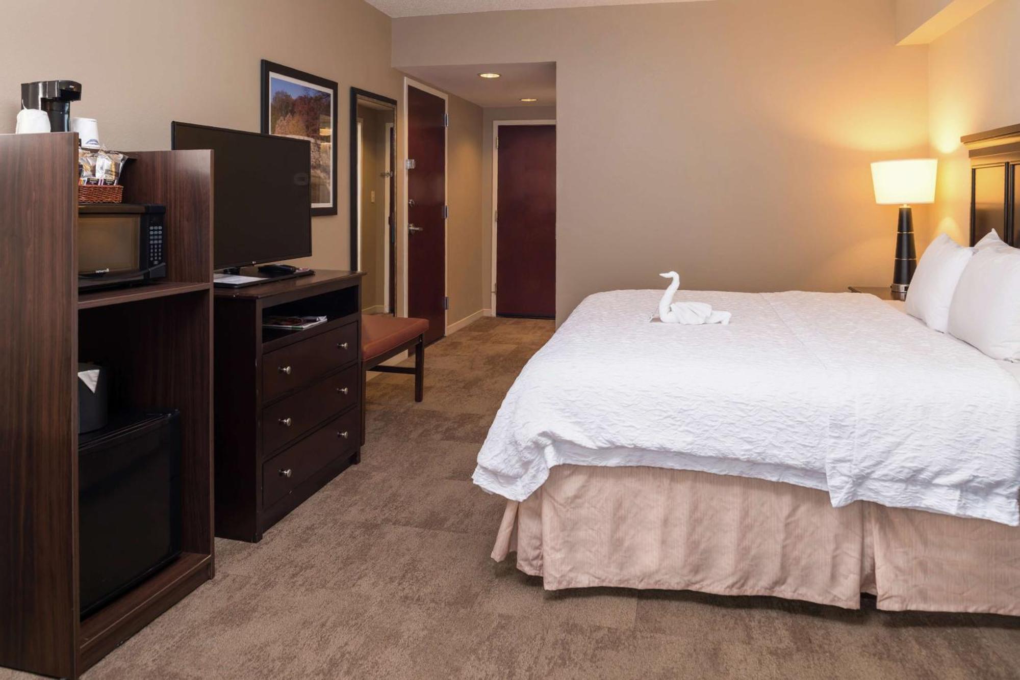 Hampton Inn & Suites Charlotte Arrowood Rd Екстериор снимка