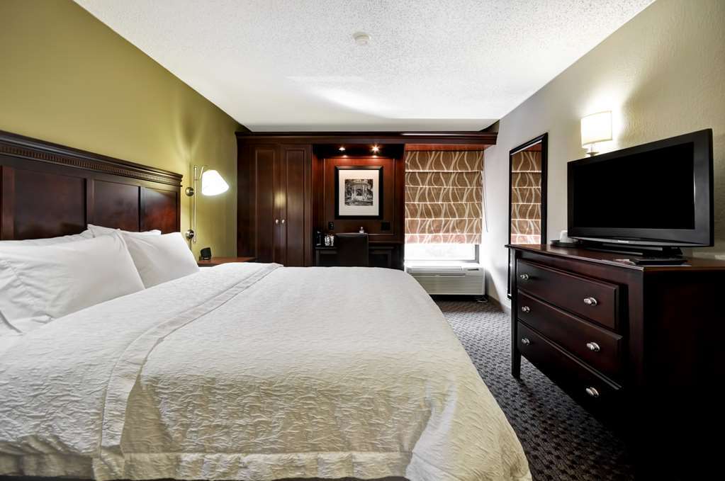 Hampton Inn & Suites Charlotte Arrowood Rd Стая снимка